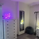 Cozy Private Room Near Beach - Females Only