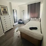 Cozy Private Room Near Beach - Females Only
